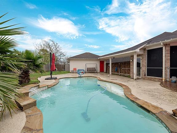 3rd image of 4922 Lone Oak Ct