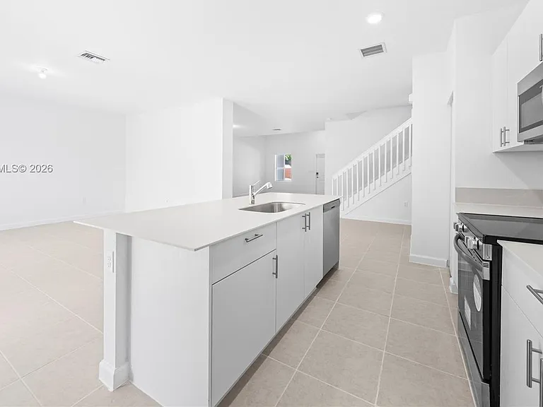 2442 SE 30th St #2442 — Photo 3