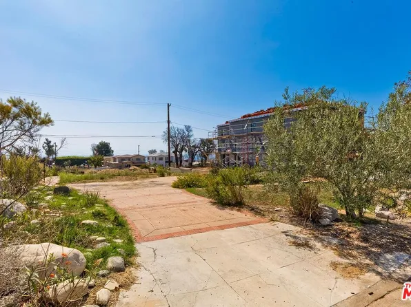 16942 Bollinger Dr, Pacific Palisades, CA 90272