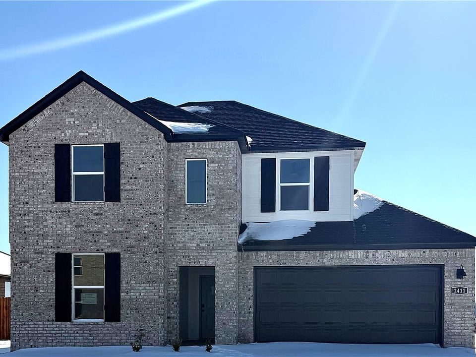 1st image of 2411 Longfellow Dr