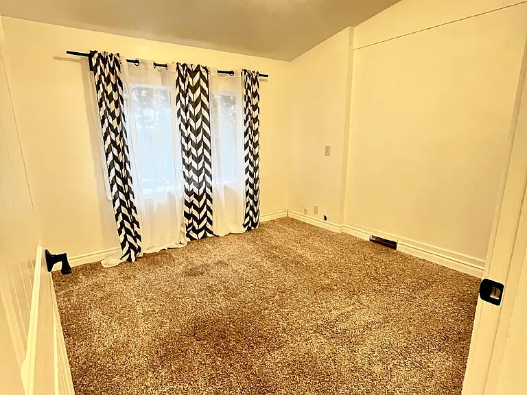 2431 S Meridian — Photo 6