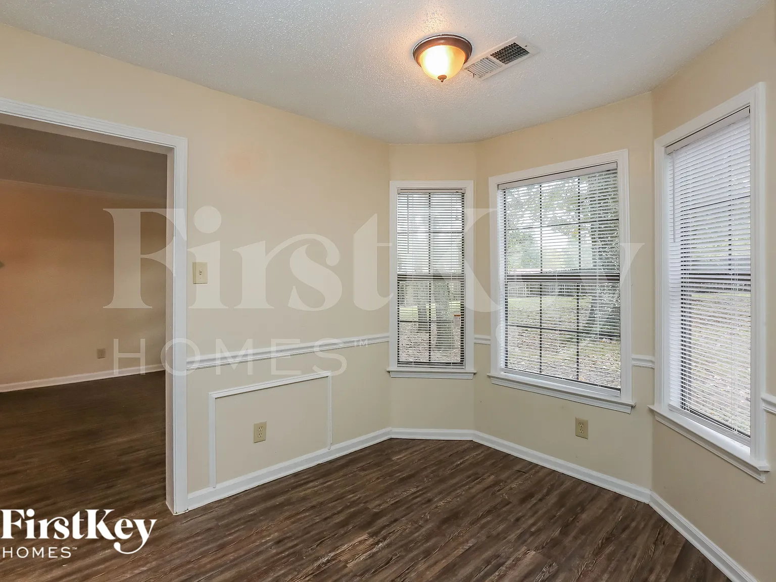 3 bed, 2.5 bath, 1982 sqft, $1,700 — Photo 4