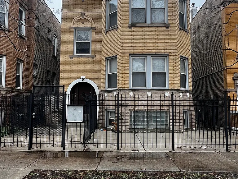 735 N Hamlin Ave #1 — Photo 1