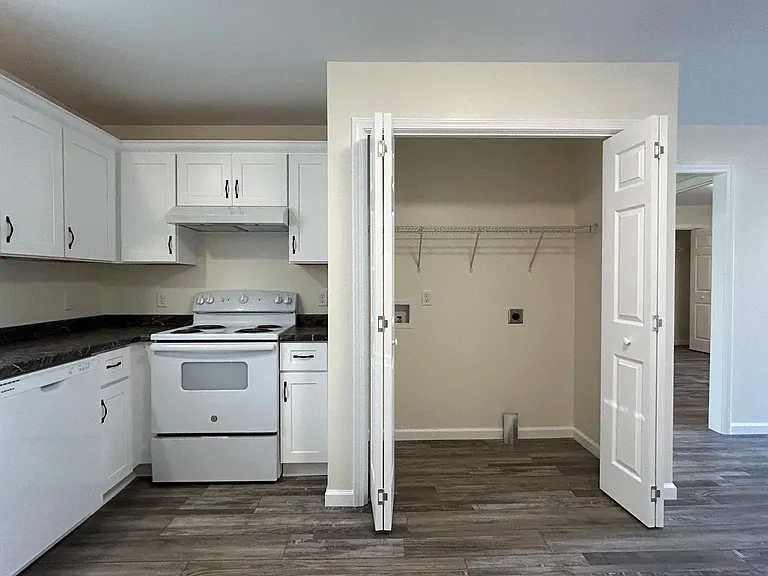 2301 Lakeland Dr — Photo 5