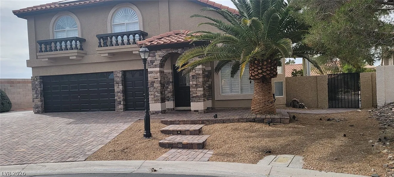 4 bed, 2.5 bath, 2306 sqft, $5,000 — Photo 2