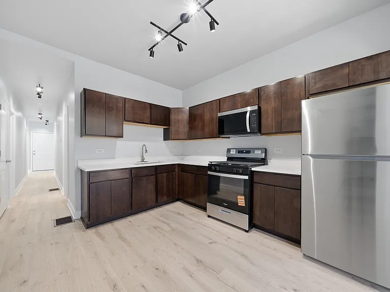 541 N Lawndale Ave — Photo 7