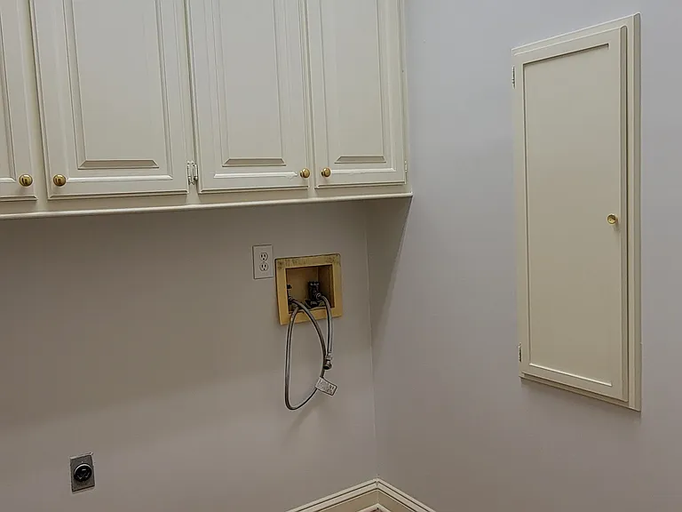 516 Windsor Dr — Photo 9