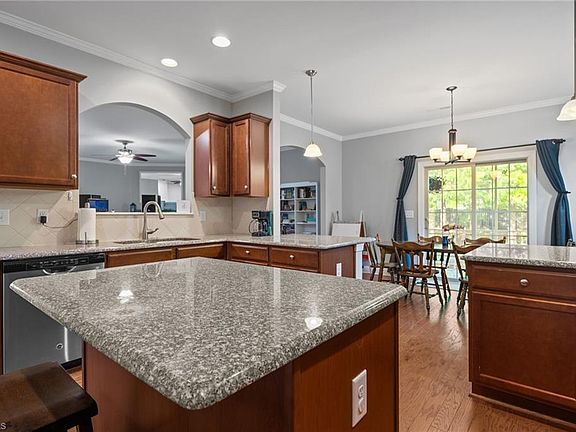 4th image of 2681 Splitbrooke Dr