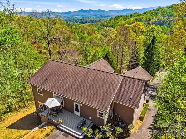 24 Sunnie Rae Ln, Candler, NC 28715