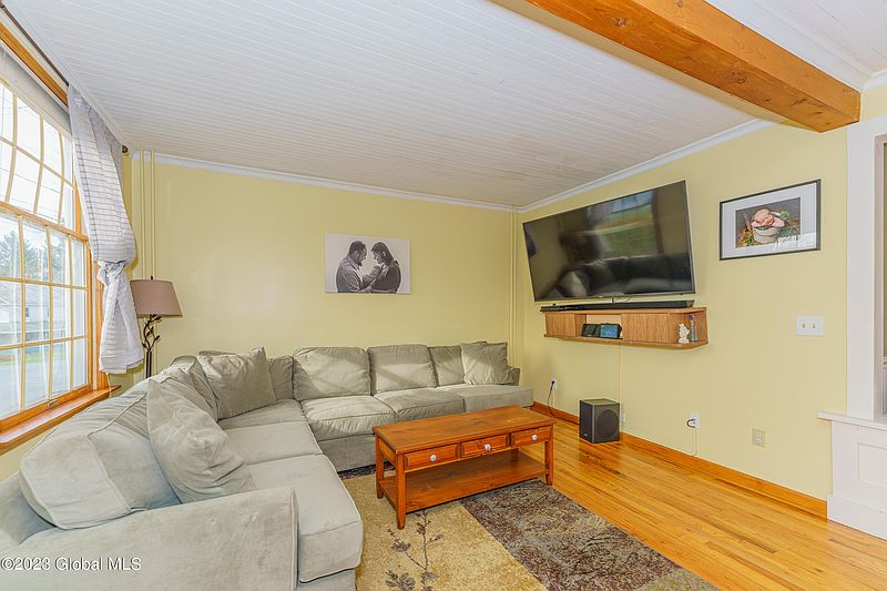 5th image of 82 Schumann Road