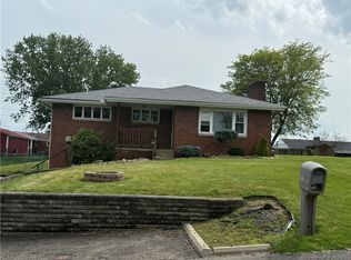 215 Locust Ave, Houston, PA 15342