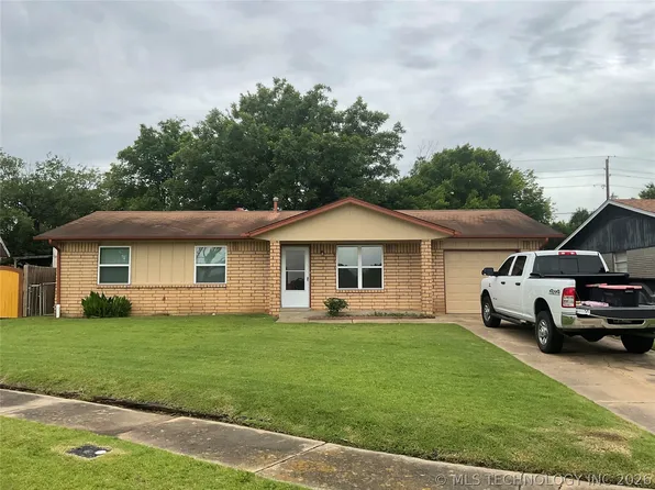 318 S 161st Pl E, Tulsa, OK 74108