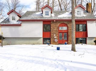 105 Northwood Hollow Ct, Amherst, OH 44001