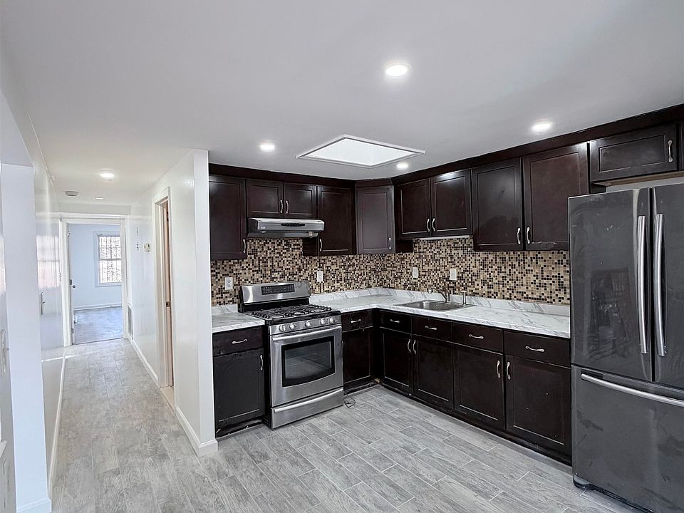 1st image of 5 Chopin Ct Floor 2