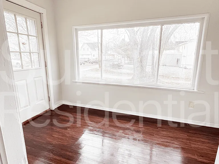 23 Martha Ave — Photo 3
