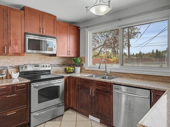 16715 79a Ave NW, Edmonton, AB T5R 3J4