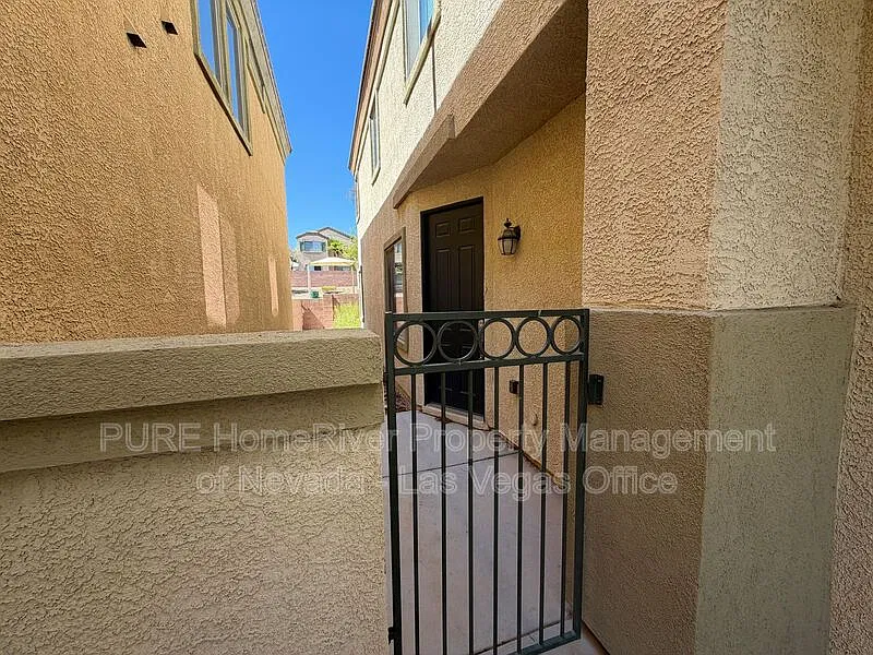 3 bed, 2.5 bath, 1656 sqft, $1,700 — Photo 4