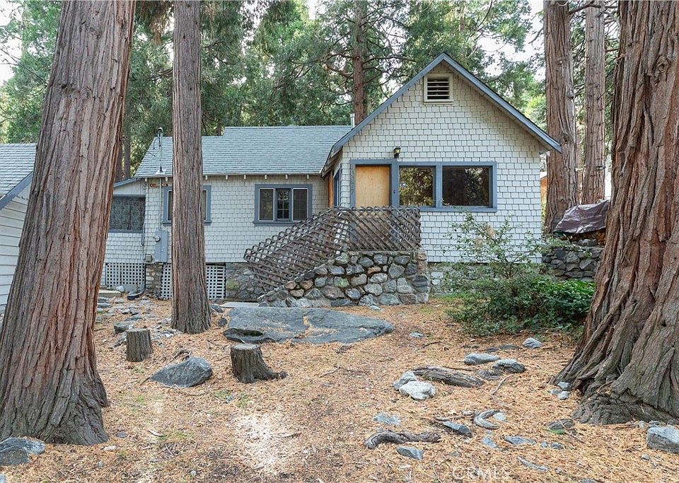 1st image of 40977 Pine Dr