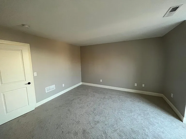 103 Thermos Ave #6 — Photo 10