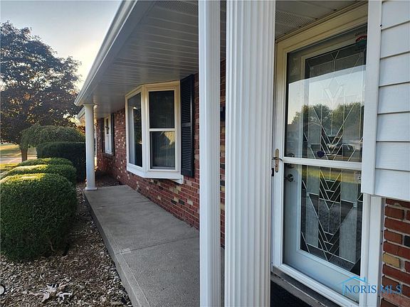 2nd image of 965 Toulon Ave