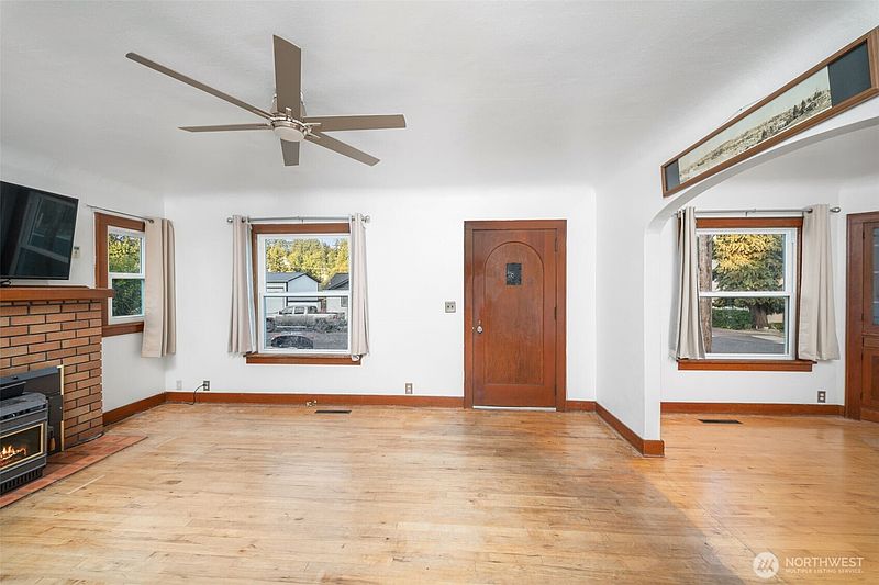 2nd image of 301 NW Benton Avenue