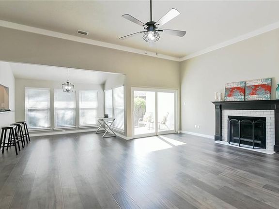 4th image of 5400 Oak Springs Dr