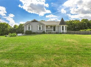 24112 S Tanaine Ln, Peculiar, MO 64078