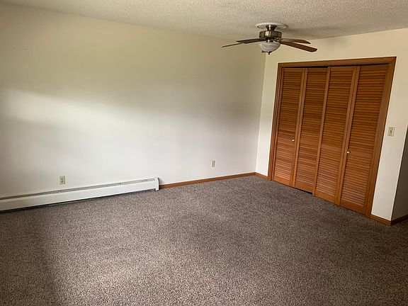 3rd image of 1831 E Dodge St APT C