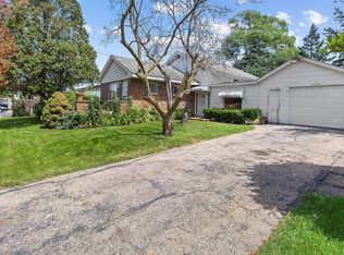 1221 S Lloyd Ave, Lombard, IL 60148