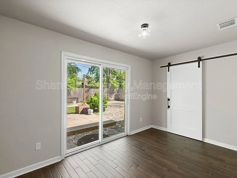 709 E 41st St — Photo 17