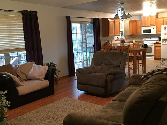 3rd image of 204 Bradley Ct