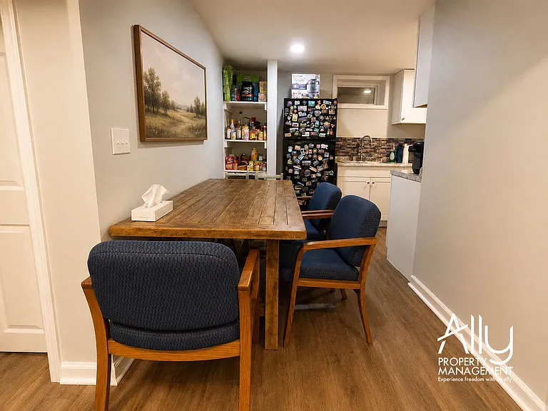 1210 Agnese St — Photo 3