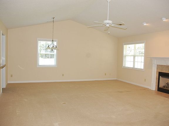 Living/dining room