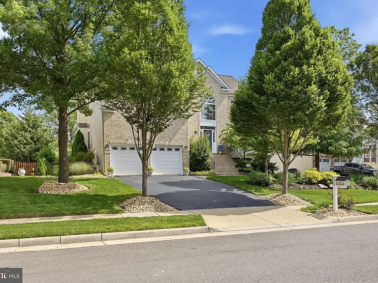 704 Seaton Ct SE — Photo 2