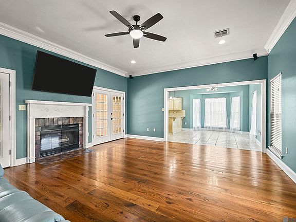 2nd image of 18567 White Oak Dr