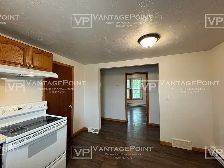 1079 Shawano Ave — Photo 4
