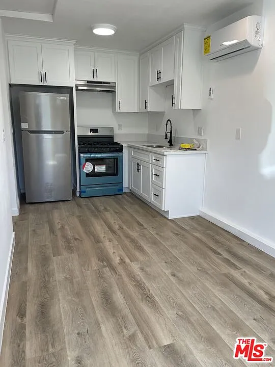1 bed, 1.0 bath, 340 sqft, $1,895 — Photo 2