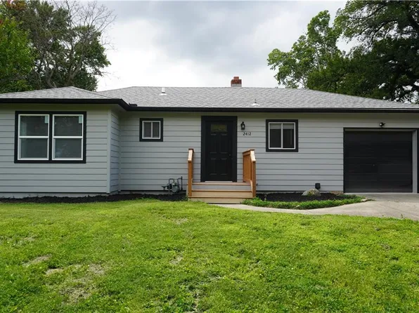 2412 S Queen Ridge Dr, Independence, MO 64055