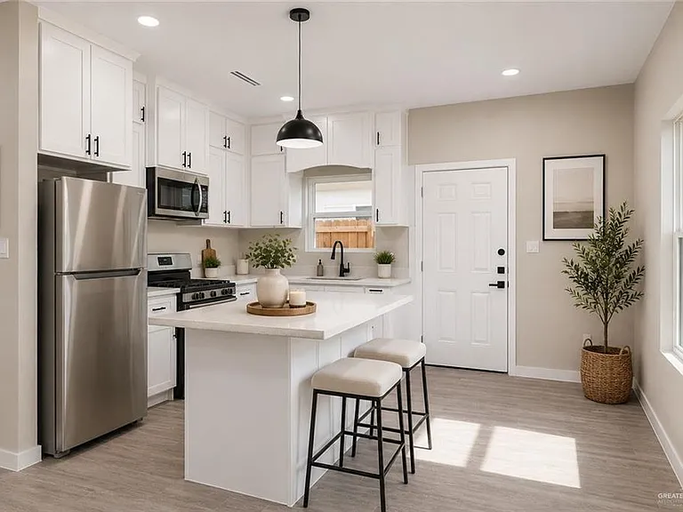 701 N Emerald Ave #2 — Photo 4
