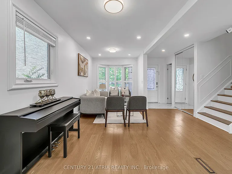 10 Park Lane Cir — Photo 11