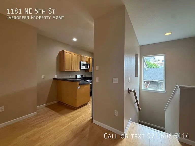1181 NE 5th St — Photo 17