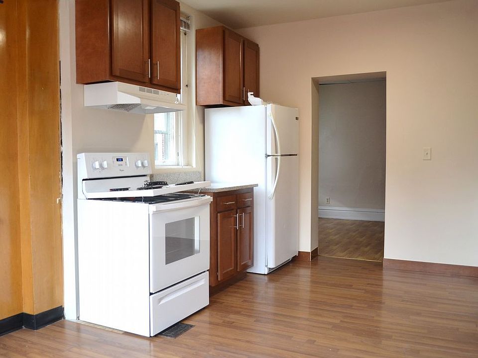 2nd image of 196 E 13th Ave #2