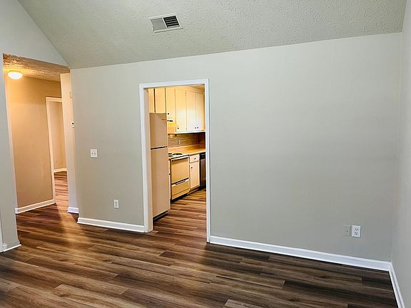 5th image of 10 Fredda Ln #10