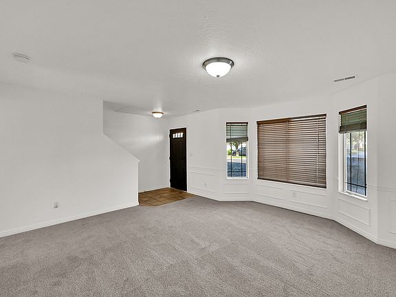 3rd image of 761 N Blackhorse Dr E