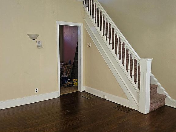 2nd image of 215 N Vodges St