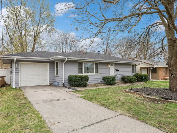 1009 68th St, Windsor Heights, IA 50324