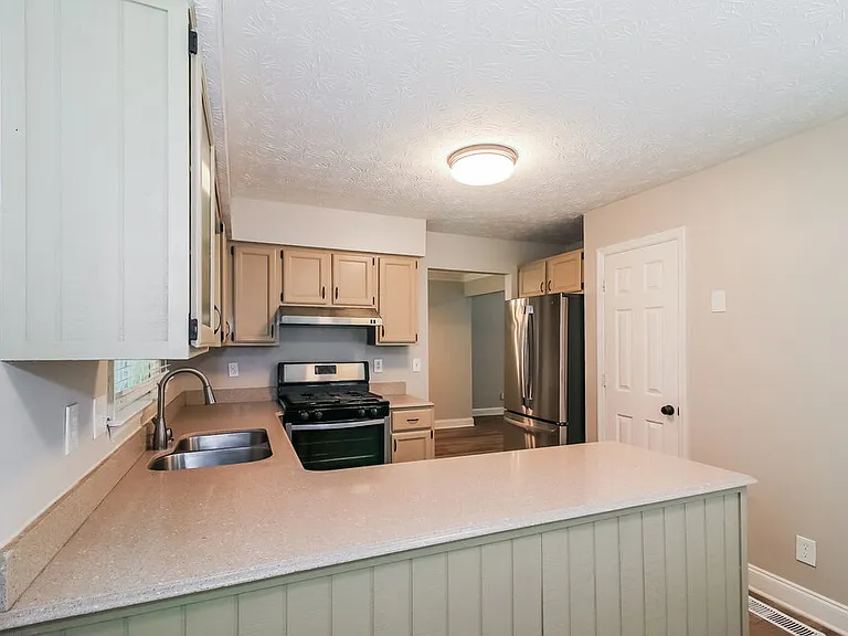 1218 Raleigh Way — Photo 10