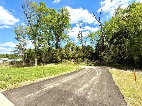 714 N Curran Ave, Picayune, MS 39466