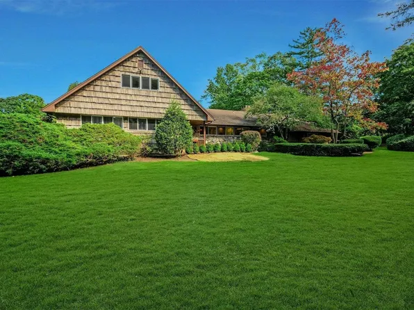 90 Warner Lane, Syosset, NY 11791