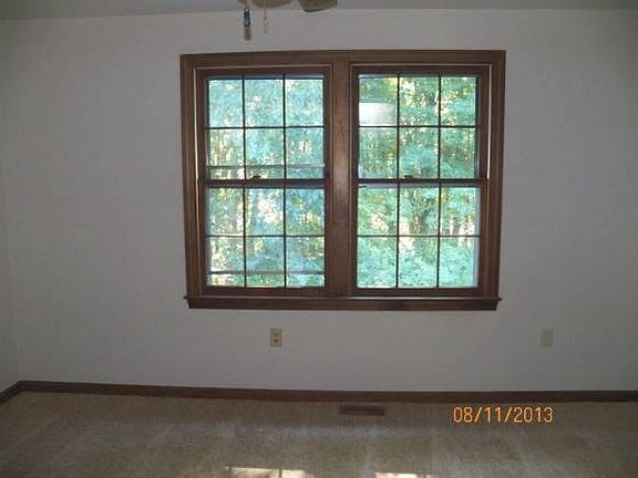 5th image of 11 Jill Dr